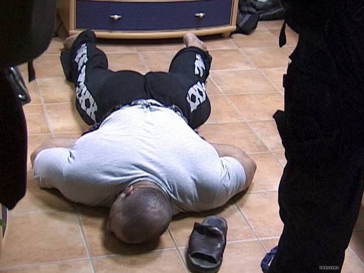 Polícia, zadržaný