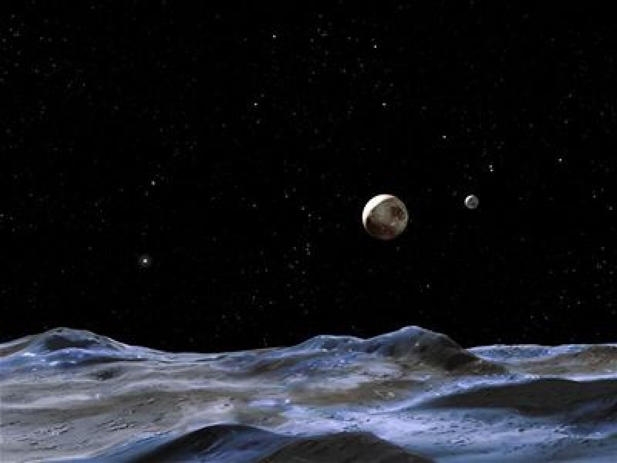 Bývalá planéta Pluto pri pohľade z blízkeho mesiaca (umelecké stvárnenie).