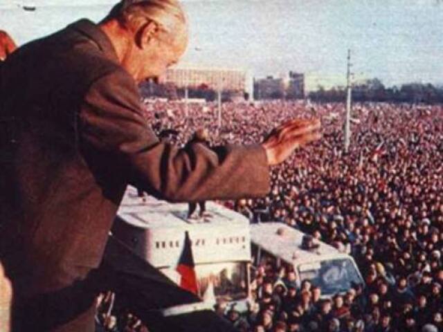 Nežná revolúcia, Alexander Dubček
