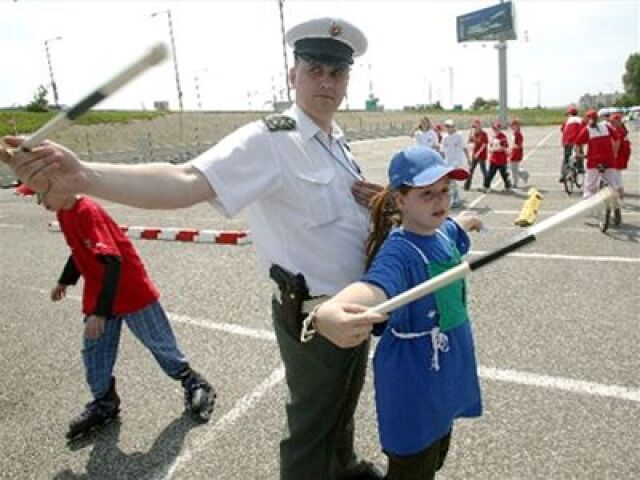 Deti, policajt, doprava