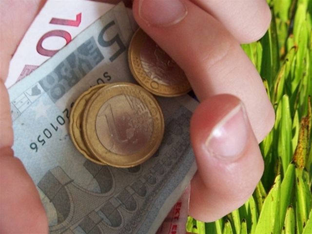eurá, peniaze, korupcia
