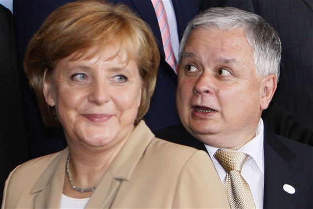 (Nemecká kancelárka Angela Merkelová a poľský prezident Lech Kaczyński. FOTO: SITA)
