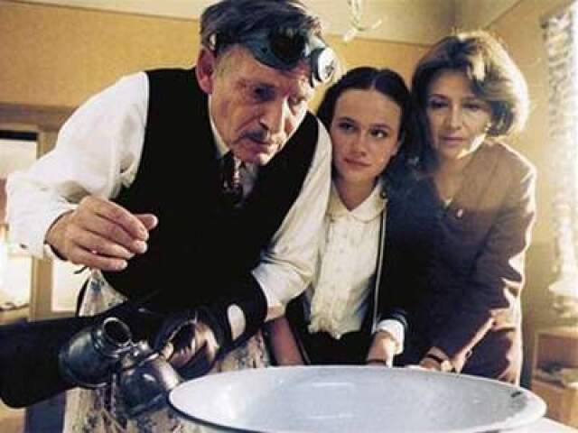 Kristína Nováková (v strede) vo filme Pelíšky