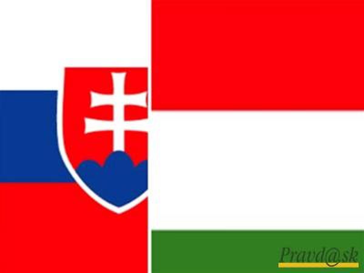 Slovenská a maďarská vlajka