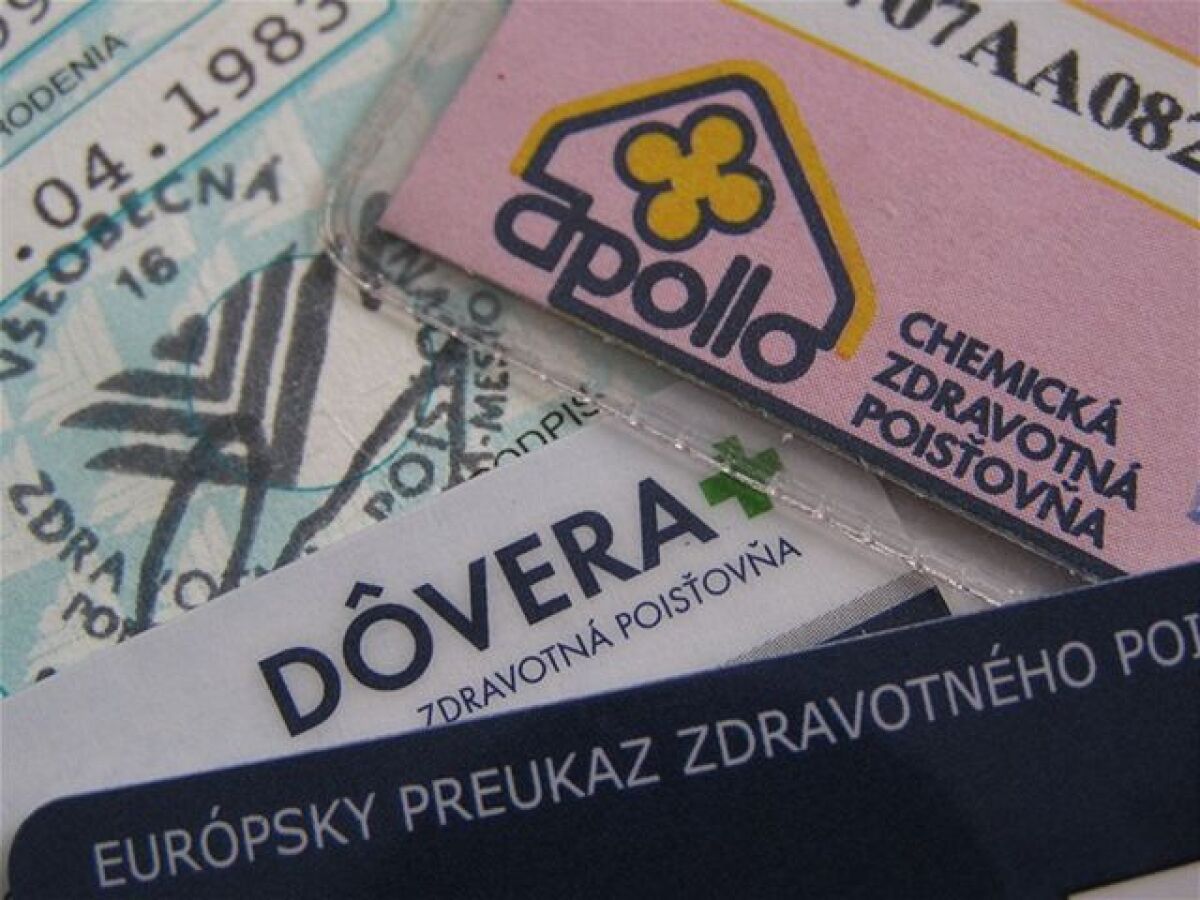 Preukazy zdravotných poisťovní.