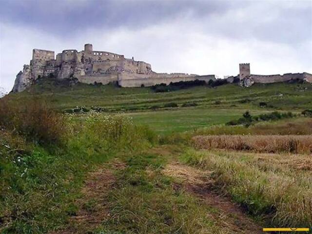 Spiš, Spišský hrad, východ