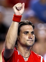 Na podaní Španiel David Ferrer.