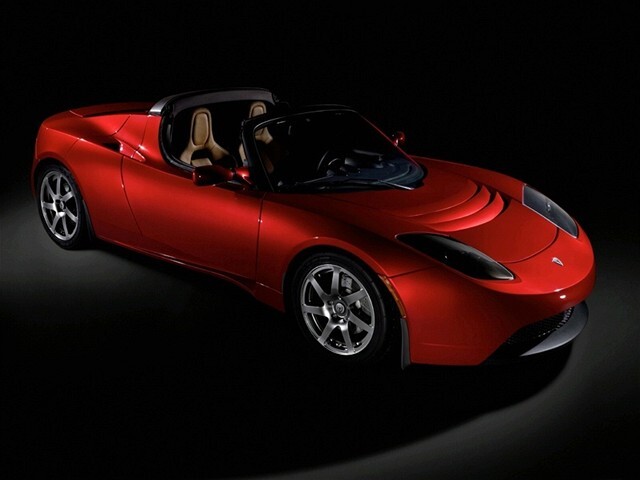 Tesla Roadster ponúka klasické proporcie roadsteru.