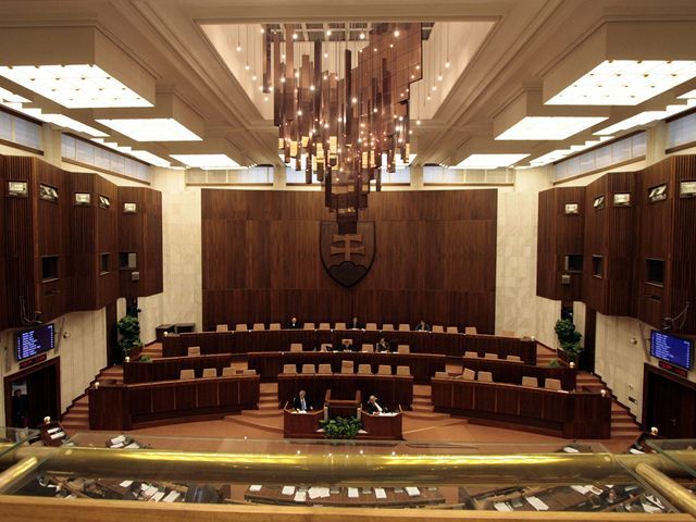 Parlament, poslanci, NR SR