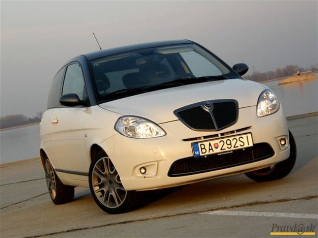 Lancia Ypsilon