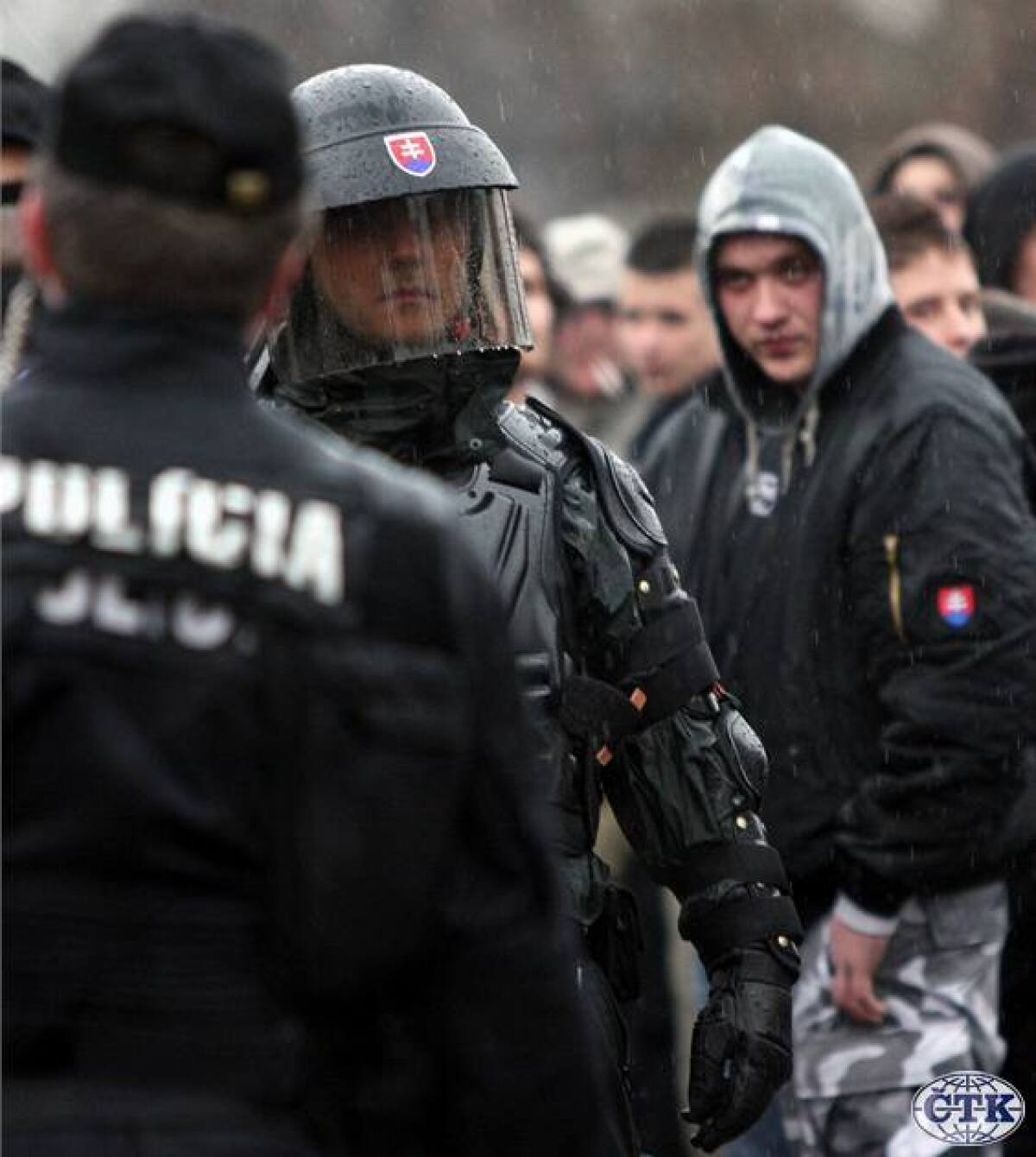 Zásah policajtov na pochode pravicových extrémistov v Nitre.
