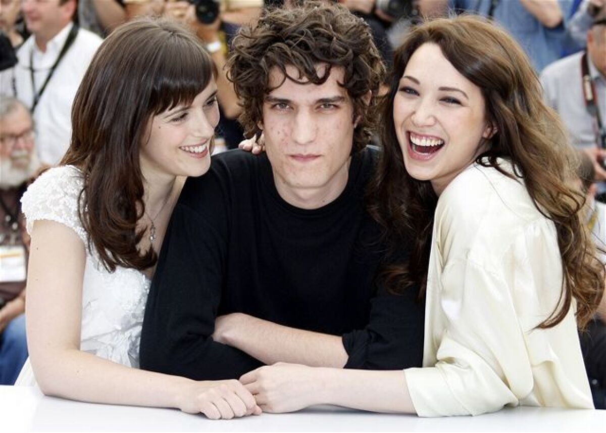 Laura Smet (vpravo), Clementine Poidatz, Louis Garrel