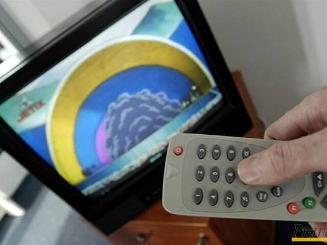 Televízia, televízor