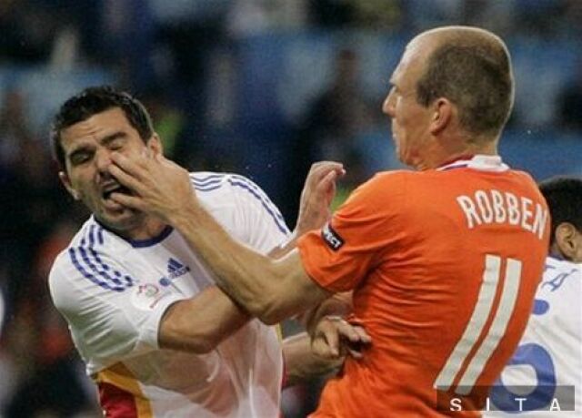 Cosmin Contra, Arjen Robben
