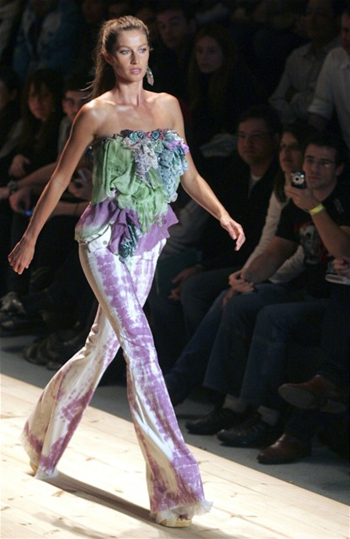 Gisele Bündchen - Colcci - Sao Paolo - jar-leto 2009