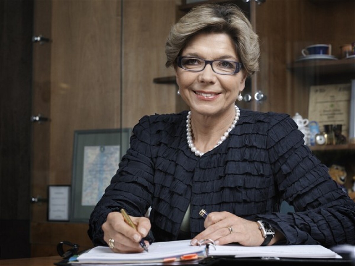Regina Ovesny Straka