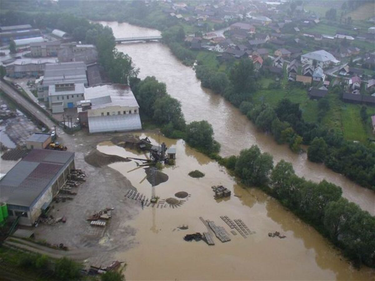 Povodne z vrtuľníka
