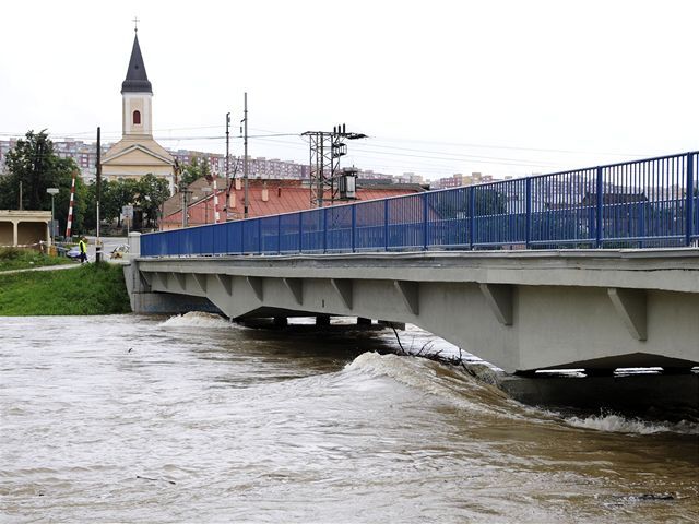 povodne, záplavy, rieka, most