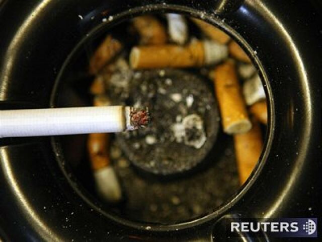 Cigarety, fajčenie, popolník
