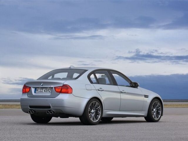 BMW M3 sedan zadobok
