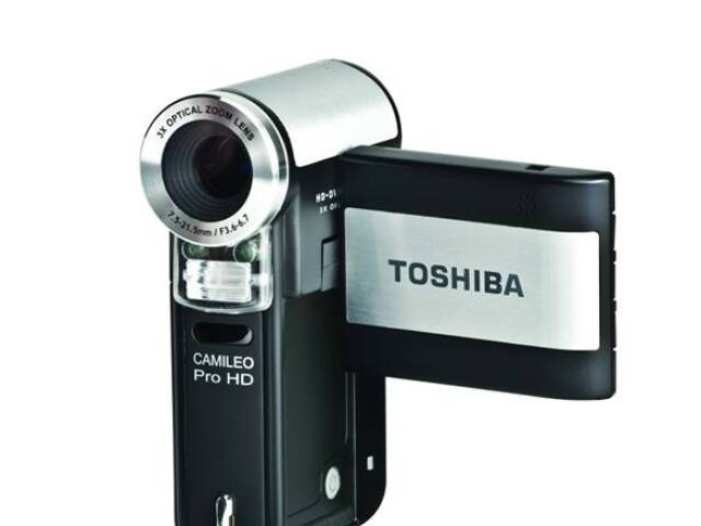 Toshiba Camileo Pro HD s váhou len 177 gramov. 