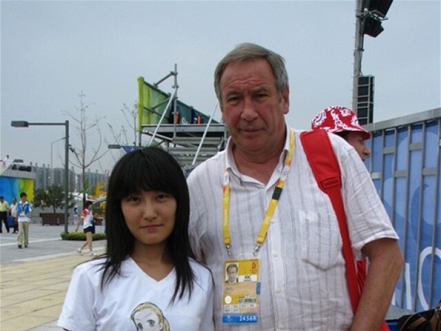 Šamil Tarpiščev a čínska fanúšička, Peking, OH