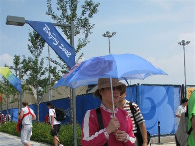 Peking, slnko, dáždnik