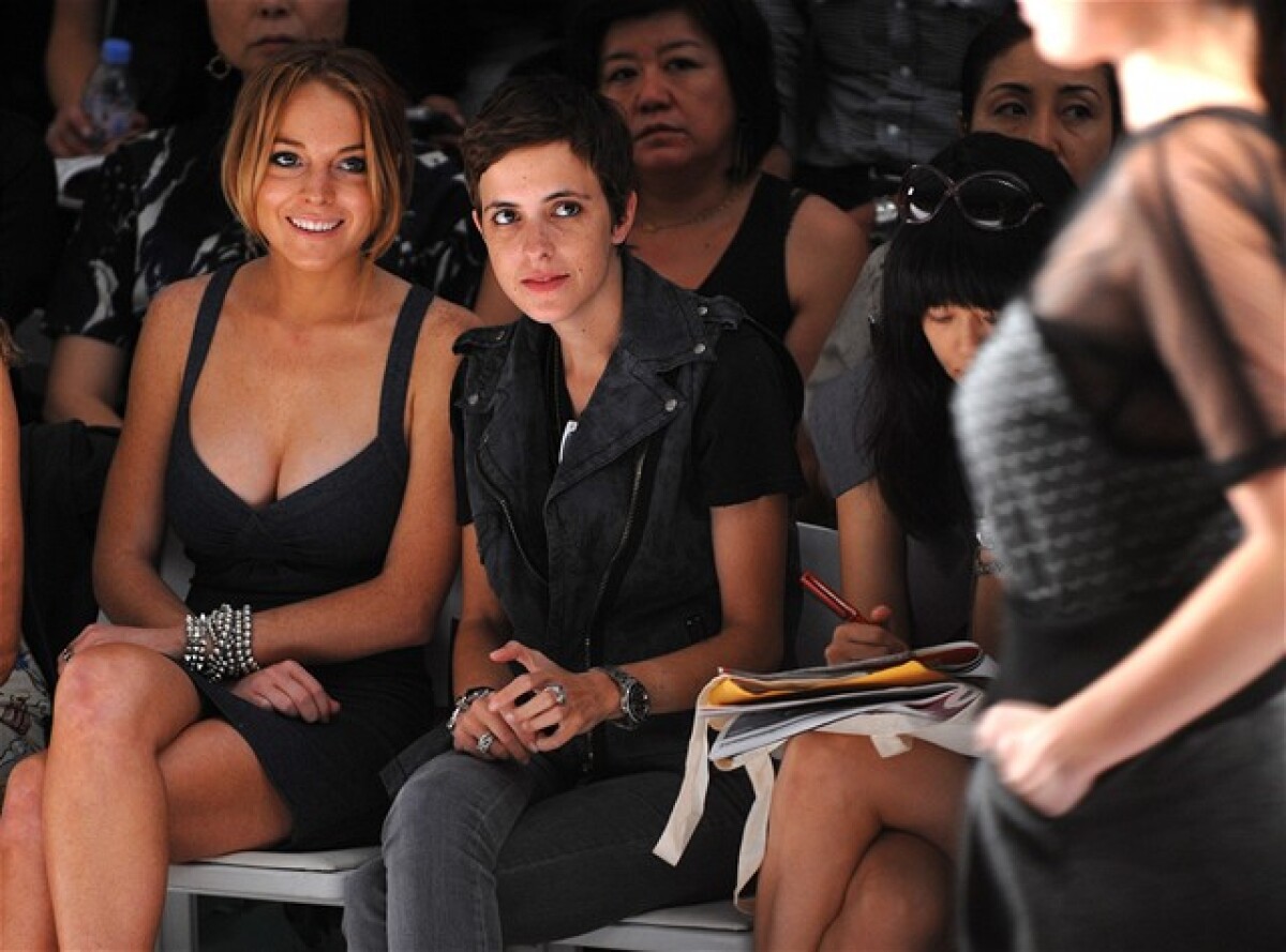 Samantha Ronson (vľavo) a Lindsay Lohan