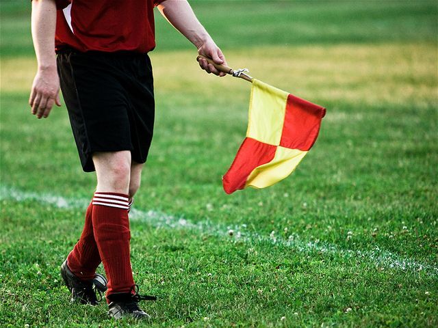 futbal, rozhodca