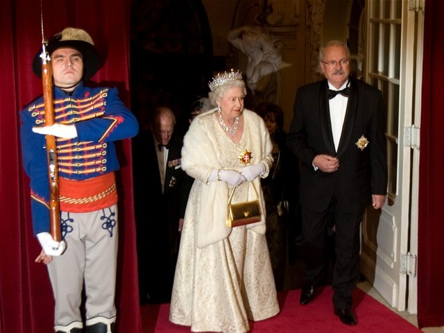 Britská kráľovná Alžbeta II. a slovenský prezident Ivan Gašparovič