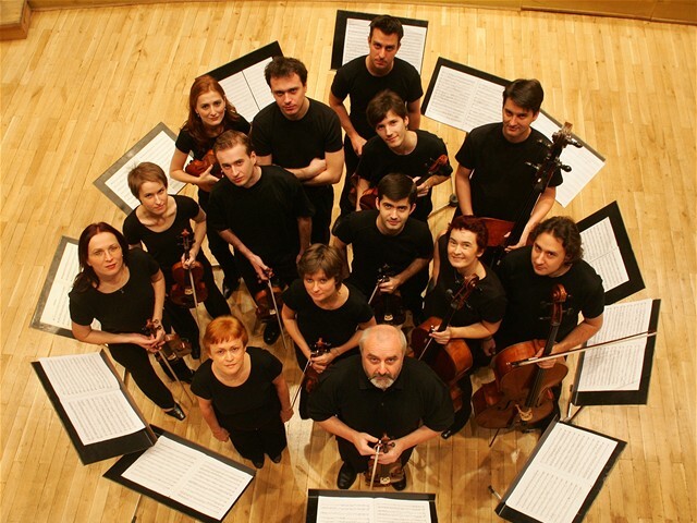 Slovenský komorný koncert Bohdana Warchala uvedie v predvianočnom čase dva koncerty v Bratislave.