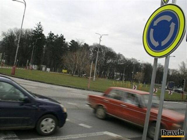 doprava, cesta, kruhový objazd, Nitra