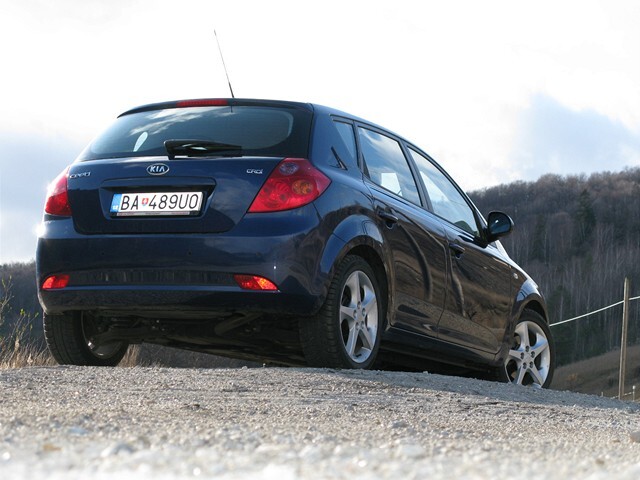 Kia mala príplatkové pneumatiky s rozmermi 225/45 R17.