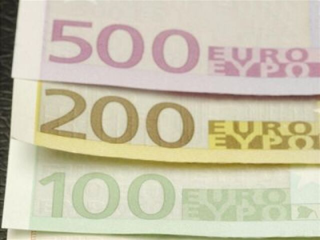 Euro, bankovky, peniaze, 100, 200, 500