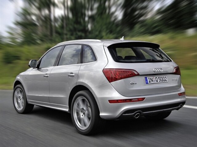 Dizajn zadnej časti pripomína väčší model Q7.