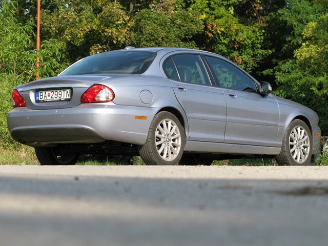 Z každej strany je to čistokrvný Jaguar.