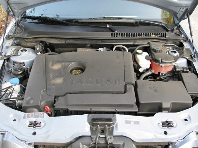 Motor je počas jazdy tichý a kultivovaný.