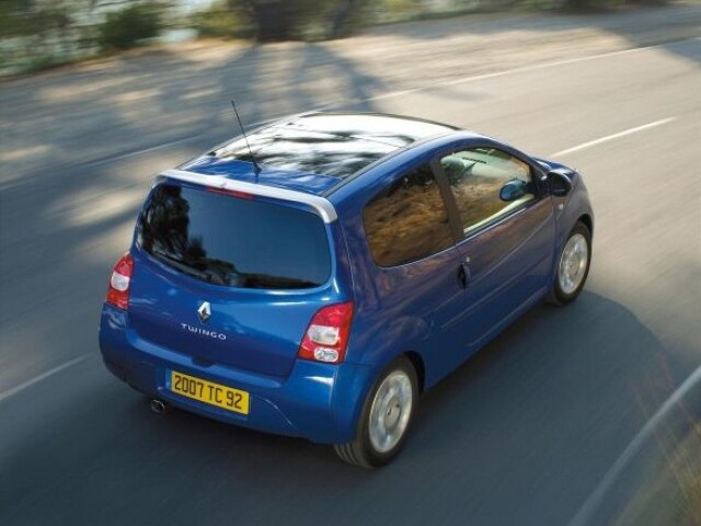 Twingo sa snaží zapôsobiť z každej strany