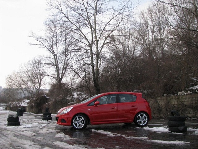 Vďaka skvelo naladenému podvozku je Corsa GSi veľmi obratné auto.