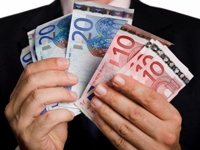 Euro, peniaze, výplata, mzda