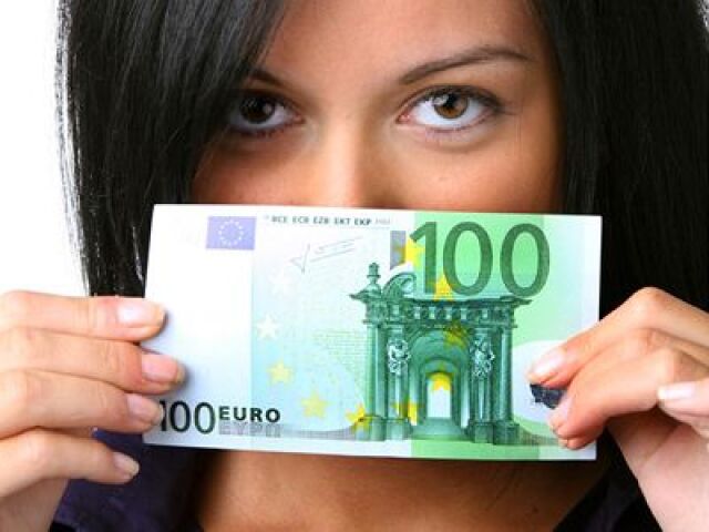 Peniaze, euro, platba, žena
