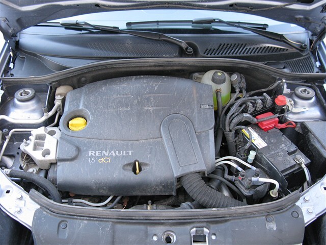 Výkon 63 kW robí z ľahkej Thalie prekvapivo rýchly sedan.