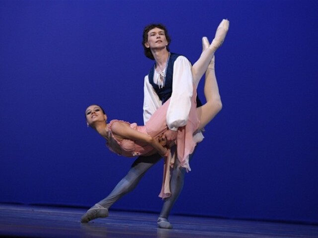 Margarita Rudina a Alexej Nasadovič sa predstavia v Čajkovského Pas de deux, ktoré je poslednou premiérou tejto sezóny Baletu SND.