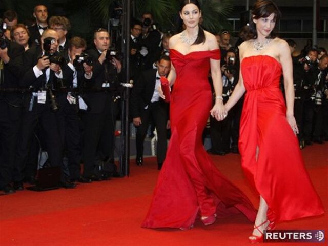 Monica Belluciová a Sophie Marceauová ne červenom koberci filmového festivalu v Cannes.