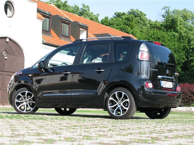 C3 Picasso si požičalo pár neprehliadnuteľných prvkov SUV.