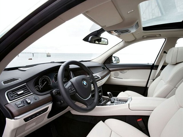Luxusný interiér nového BMW 5 GT.