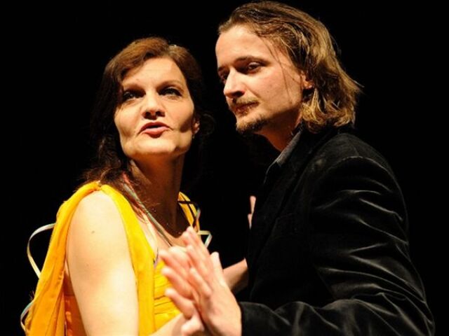 Jana Oľhová a Dano Heriban v hlavných úlohách Shakespearovej drámy Macbeth v Slovenskom komornom divadle.