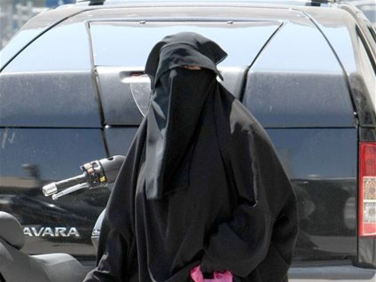 mátoha, moslimka, burka