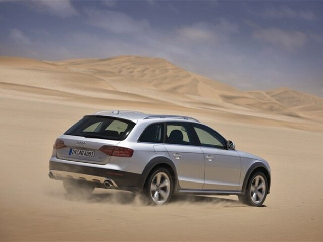 A4 allroad quattro sa nebojí ani nespevnených ciest.