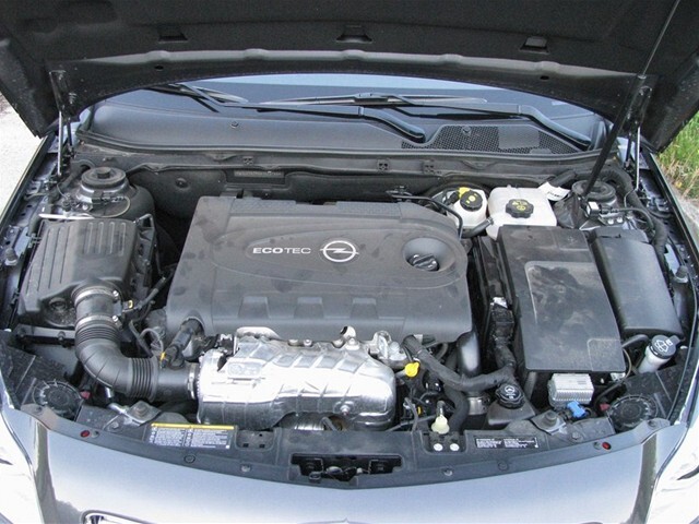 Dvojlitrový turbodiesel s výkonom 118 kW (160 k) dodával autu dostatočnú dynamiku.